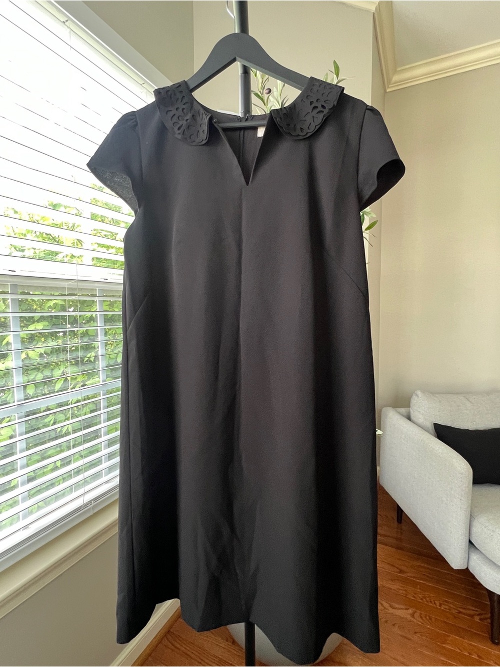 LOFT Little Black Dress Short-Sleeve A-Line Dress with cute cut out collar Sz 10